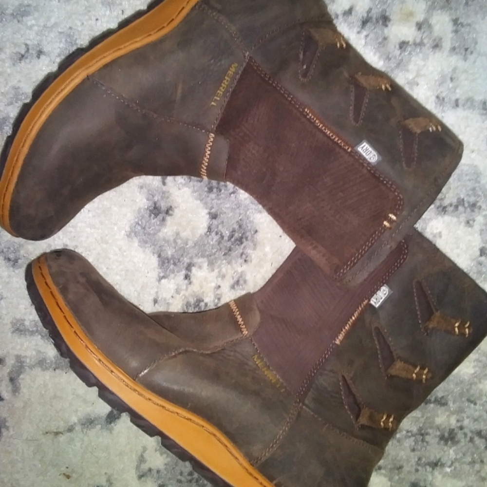 Dry brown Merrell ankle boots. Great for any outdoors activities or cute!